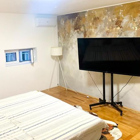 City Center Square Deluxe Nest 波德戈里察 外观 照片