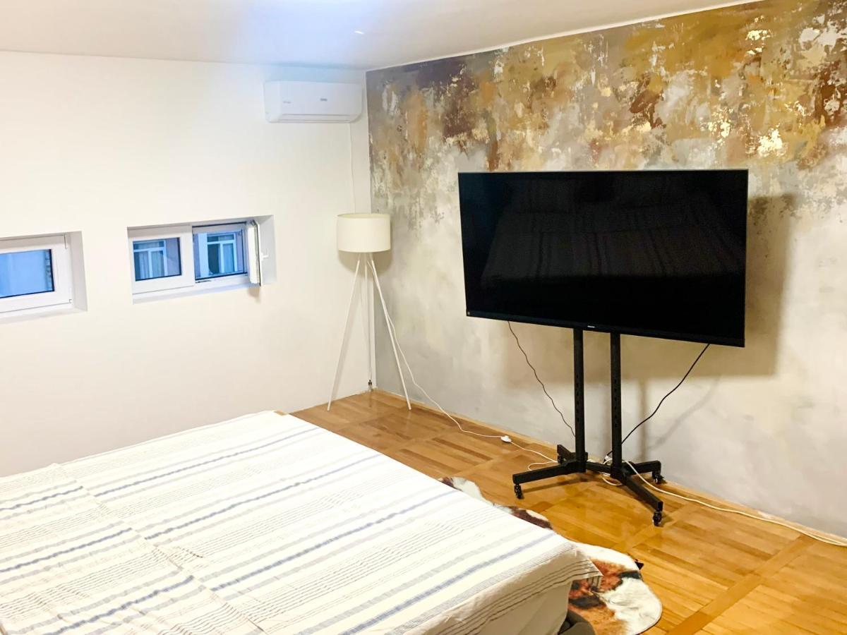 City Center Square Deluxe Nest 波德戈里察 外观 照片