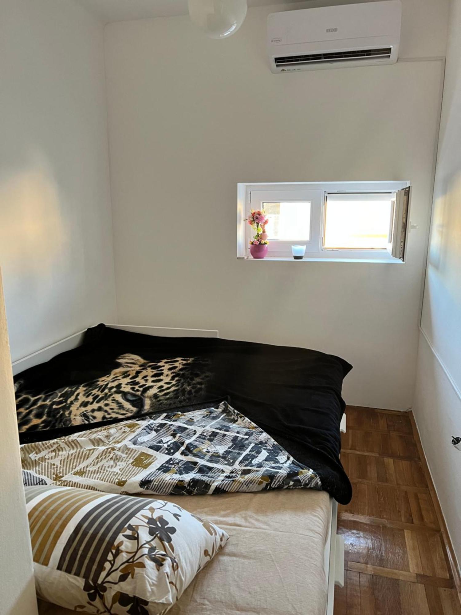 City Center Square Deluxe Nest 波德戈里察 外观 照片